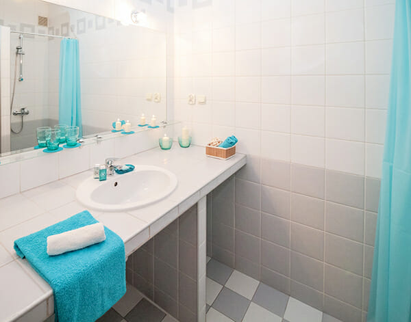 How to Remove Moulding in Shower